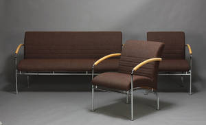 Johnny Sørensen. Tre-pers. sofa samt par lænestole 3