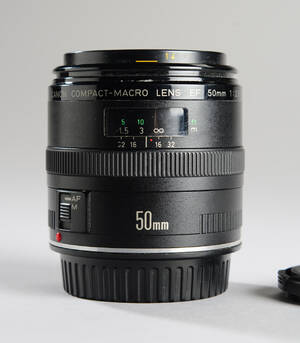 Canon compact-Macro Lens EF 50 mm. 12,5