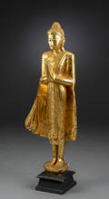 Stående Buddha af forgyldt træ. Thailand, 1900-tallet