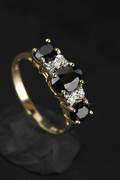 Safir- og diamantring str. 17.2554