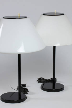 Louis Poulsen  Per Iversen. Et par bordlamper  2