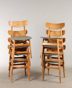 Dansk møbelproducent. Sæt på otte stole af bøg 8. Denne vare er sat til omsalg under nyt varenummer 4341066