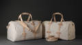 Mads Bruun Collection. To weekendtasker af lys canvas og naturfarvet læder 2