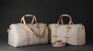 Mads Bruun Collection. To weekendtasker af lys canvas og naturfarvet læder 2