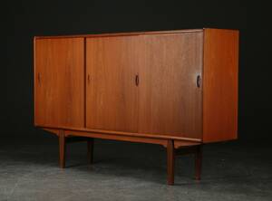 Skænk af teak, 1960erne, dansk møbelproducent