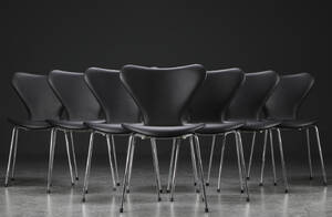 Arne Jacobsen. Otte syverstole model 3107, sort læder 8 