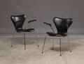 Arne Jacobsen. Par armstole model 3207 Syveren 2