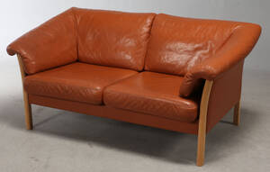Dansk møbelproducent. To pers. sofa af læder