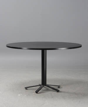 Matbord med centralfot