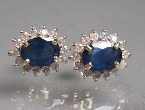 Par safir- og diamantørestikkere 2