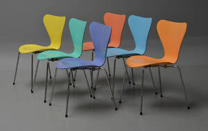 Arne Jacobsen. Sæt på seks syveren stole, multicolor6