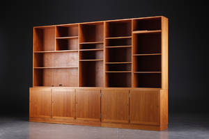 Aage Hundevad. Todelt reolsystem, teak. 4