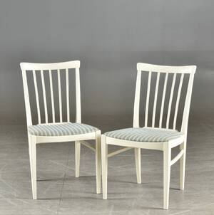 Ett par stolar. Carl Malmsten 2