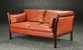 Stouby. To-pers. sofa, læder og bejdset træ