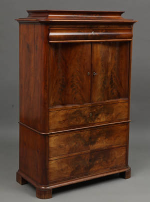 Mahogni dækketøjsskab 1800 tallet