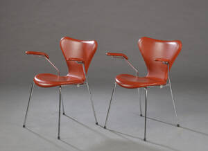 Arne Jacobsen. Par armstole, model 3207, rødbrun læder 2 Denne vare er sat til omsalg under nyt varenummer 4808319