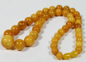 Halsband, bärnsten  rav, 1900-talets första del, vikt ca 36 gr