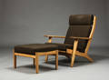 Hans J. Wegner. Højrygget lænestol samt skammel 2
