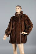 Saga Mink. Pelsjakke i brun, str. 40-42 Denne vare er sat til omsalg under nyt varenummer 4090794
