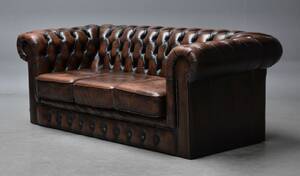 Tre-pers. sofa, Chesterfield stil Denne vare er sat til omsalg under nyt varenummer 4888163