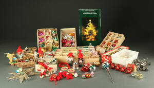 Samling ældre julepynt, 1900-tallet ca. 125 dele 
