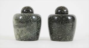 Dekorationsurnor ett par, 181900-tal