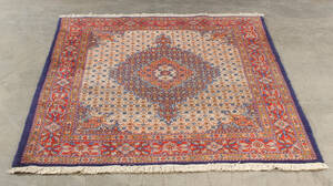 Orientalsk håndknyttet tæppe, 207x146 cm. Denne vare er sat til omsalg under nyt varenummer 4101570