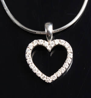 Halskæde med brillantvedhæng