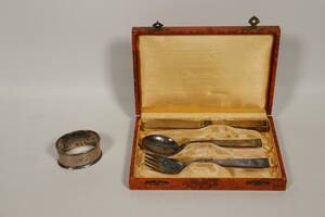 Silver, dopbestick och servettring