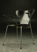 Arne Jacobsen. Syveren armstol, model 3207 