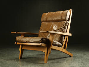 Hans J. Wegner. Lænestol af egetræ, model GE-375 