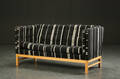 Erik Jørgensen. Fritstående to-pers. sofa, model EJ 3152
