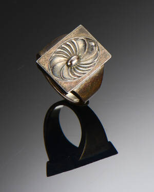 Georg Jensen. Signetring af sterlingsølv. Dessin nr. 82A