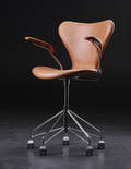 Arne Jacobsen 1902 - 1971. Kontorstol med armlæn, model 3217