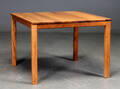 Haslev Møbelsnedkeri. Kvadratisk sofabord af mahogni