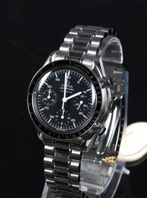 Omega. Herrearmbåndsur, model Speedmaster Reduced Denne vare er sat til omsalg under nyt varenummer 4091999