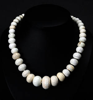 Hvide facetslebne sten