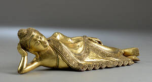 Liggende buddhafigur 19002000-tallet.