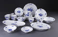 Blå Blomst Kantet service, porcelæn. Kgl.P., I.-II. sort. 32