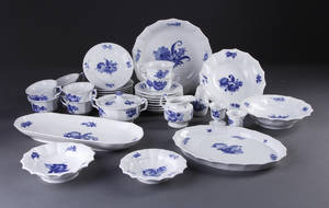 Blå Blomst Kantet service, porcelæn. Kgl.P., I.-II. sort. 32