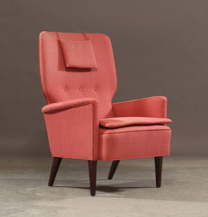 Dansk møbelproducent. Højrygget lænestol