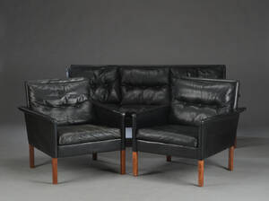 Dansk møbelproducent. Sofa samt to lænestole 3