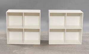 Peter J. Lassen. To Montana moduler model 1112, dybde 30 cm. 2