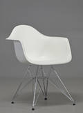 Ray  Charles Eames. En armstol model DAR