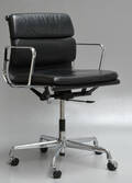 Charles Eames. Soft Pad kontorstol med sort læder, model EA-217 