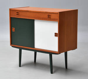 Dansk møbelproducent. Skænk  af teak