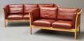 Stouby. Tre-pers. sofa samt to-pers. sofa i brunt læder 2