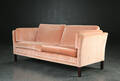 Sofa betrukket med rosa velour 