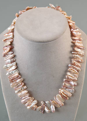 Perlecollier med barokformede ferskvandskulturperler