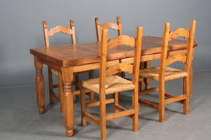 Mexicanskbord med fire stole. 5